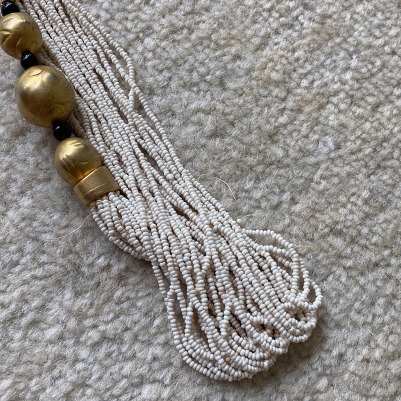 Rivers of white glass seed beads. Brass bold pieces. 1960s vintage. - Picture 11 of 12